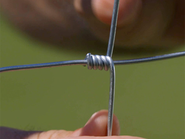 Valla de campo con articulación de bisagra