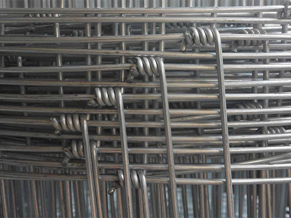 Valla de campo con articulación de bisagra