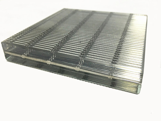 Vidrio laminado de malla metálica