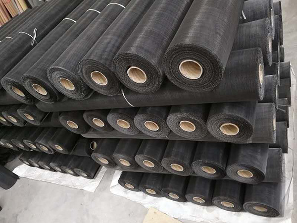 Tela de alambre negro